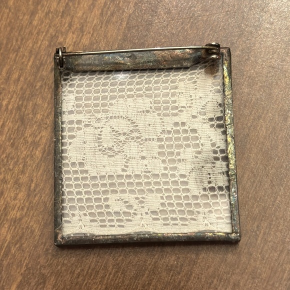 Lace pin brooch square vintage - Picture 2 of 3